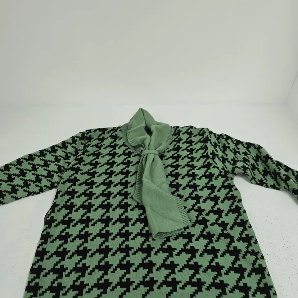 SUGAR CRISP UK XL GREEN & BLACK HOUNDSTOOTH KNIT JUMPER