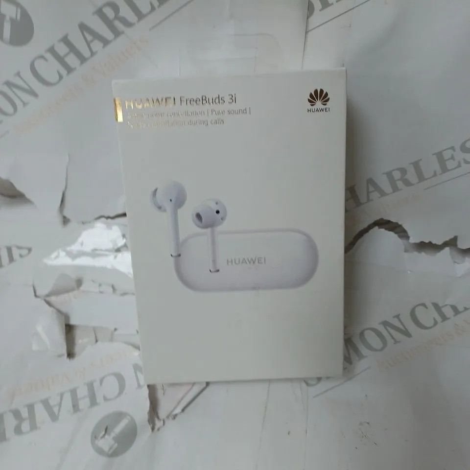 BOX OF ASSORTED ELECTRICAL ITEMS TO INCLUDE SPEAKERS, CONTROLLERS, MOUSE, HEADSETS ETC 