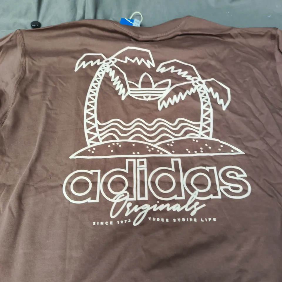 ADIDAS ORIGINALS GRAPHIC TEE - SIZE M 