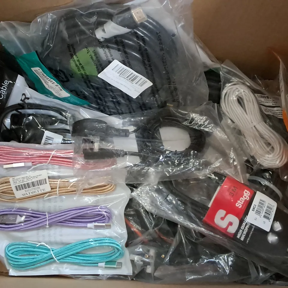 LOT OF APPROXIMATELY 20 ASSORTED CABLES TO INCLUDE STAGG MICROPHONE CABLE, SATA CABLE AND AUDIO CABLE