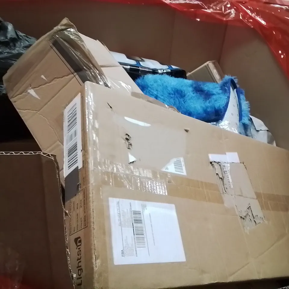 PALLET OF ASSORTED HOUSEHOLD GOODS AND PRODUCTS TO INCLUDE;AREA RUG,CEILING LIGHT,FRYING PAN