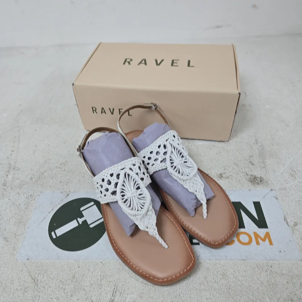 RAVEL ROXBY WHITE LEATHER SANDALS – UK 8 (EUR 41)