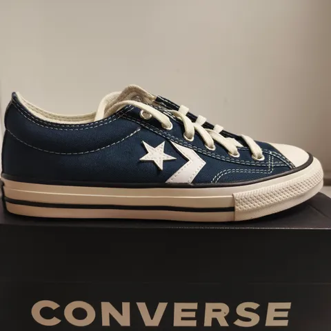 BOXED PAIR OF CONVERSE STAR PLAYER 76 OX KIDS SHOES - SIZE 4