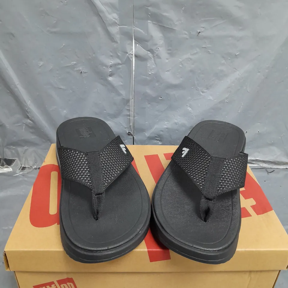 BOX FITFLOP SURF TWO-TONE WEBBING TOE POST SANDALS SIZE 5