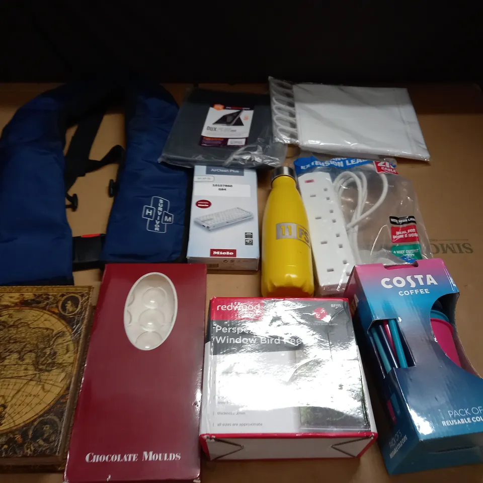 LARGE QUANTITY OF ASSORTED HOUSEHOLD ITEMS TO INCLUDE STORAGE BOOK, CHOCOLATE MOULDS AND WINDOW BIRD FEEDER