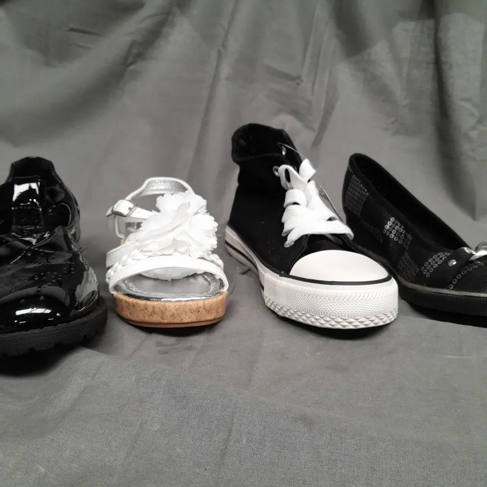 BOX OF APPROX 30 ASSORTED KIDS SHOES IN VARIOUS SIZES & COLOURS 