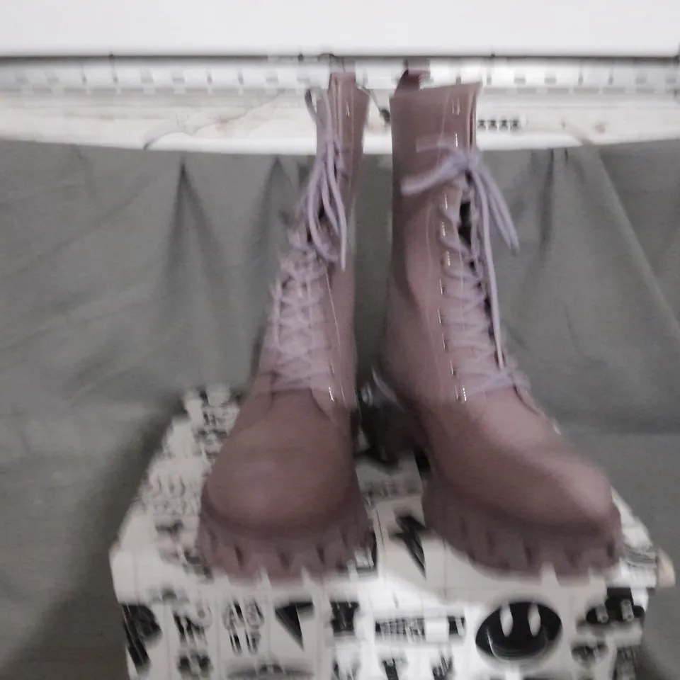 BOXED PAIR OF KOI SIREN BOOTS IN PURPLE SIZE 9 