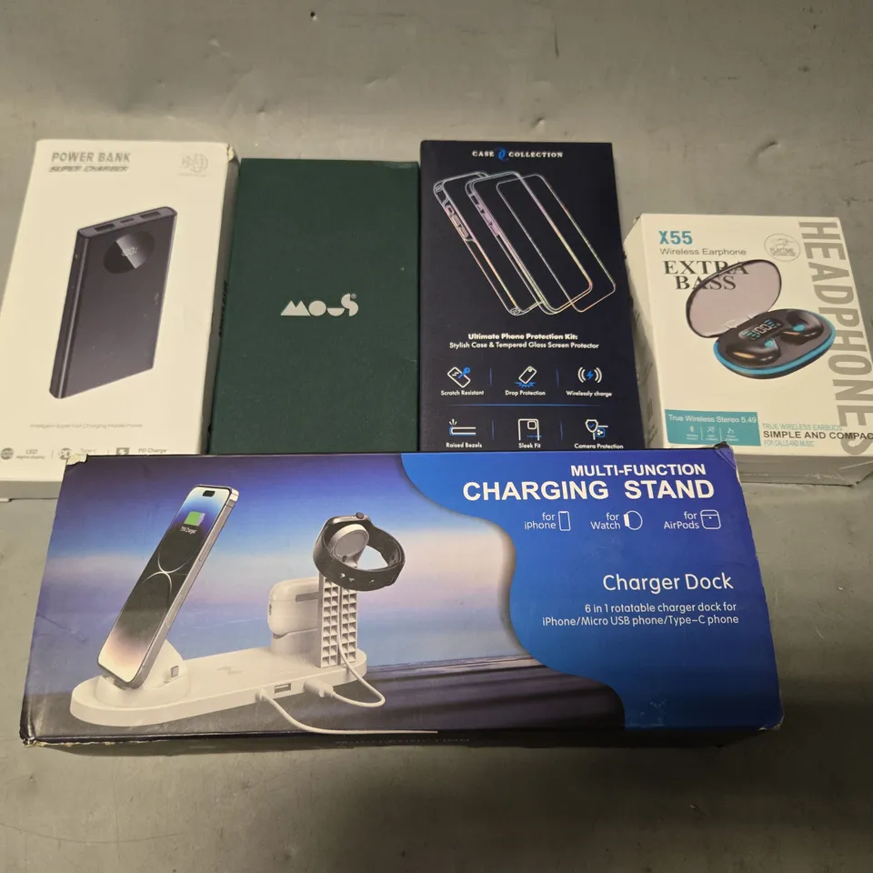 TOTE OF APPROXIMATELY 7 ASSORTED ITEMS TO INCLUDE - CHARGING STAND , X55 EAR BUDS , POWER BANK ETC