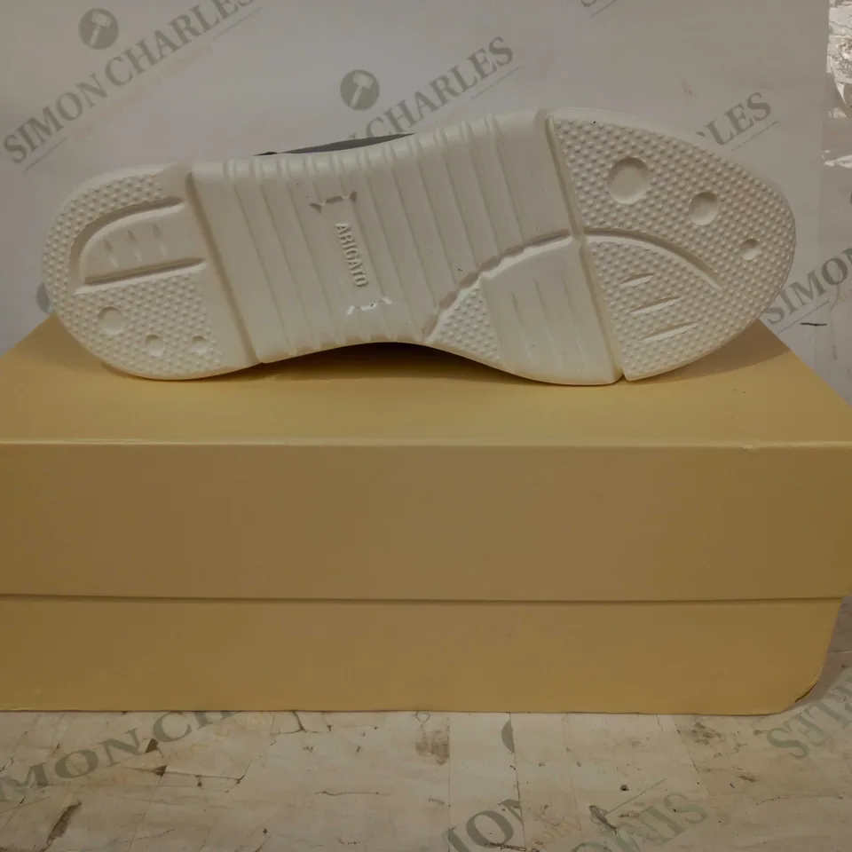 BOXED PAIR OF AXEL ARIGATO SHOES IN PALE BLUE/NAVY/ORANGE UK SIZE 9