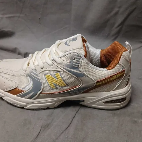 NEW BALANCE RUNNING SHOES – MEN'S UK 6 (US 7 / EUR 39), CREAM/WHITE WITH ORANGE LINING