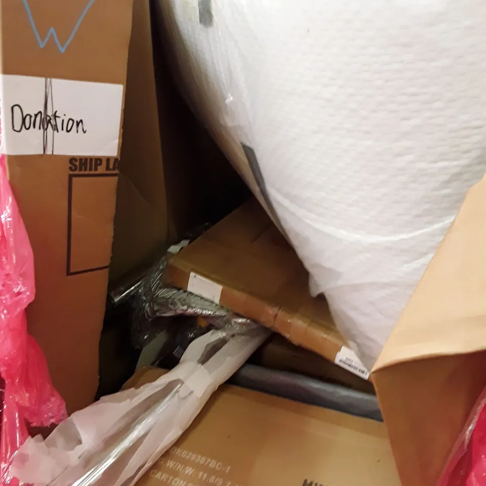 PALLET OF ASSORTED PRODUCTS INCLUDING TOWEL RAIL, WOK, LAUNDRY HAMPER, TOILET SEAT, COAT RACK 