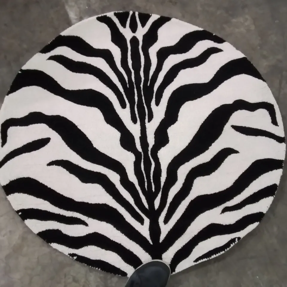 SCHELL ANIMAL PRINT WOOL AREA RUG 122X122CM