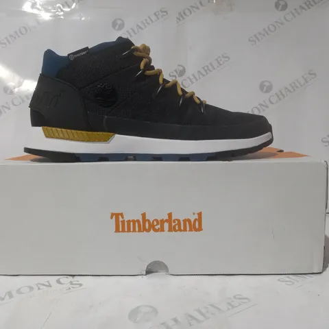 BOXED PAIR OF TIMBERLAND SPRINT TREKKER MID SHOES IN BLACK/BLUE UK SIZE 9