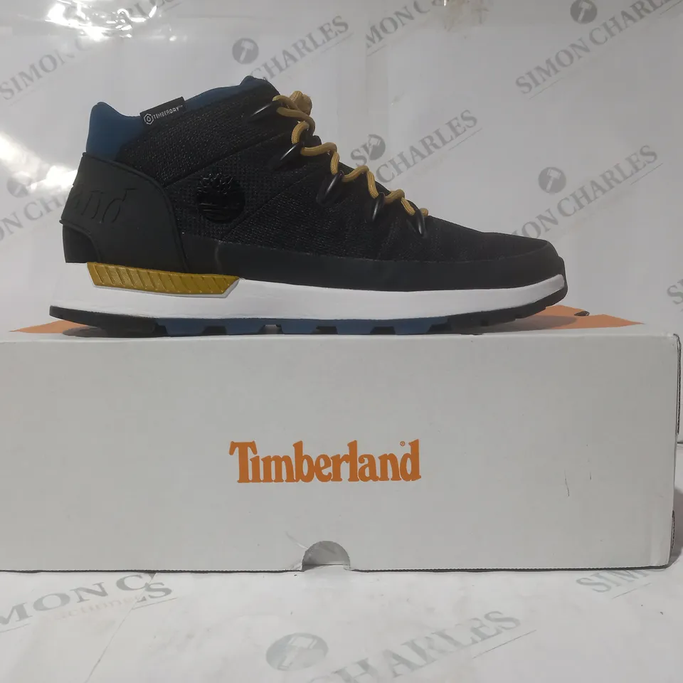 BOXED PAIR OF TIMBERLAND SPRINT TREKKER MID SHOES IN BLACK/BLUE UK SIZE 9