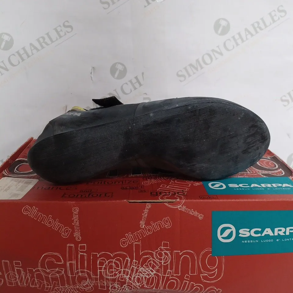 SCARPA CLIMBING LIGHT GREY SHOES - EU 40