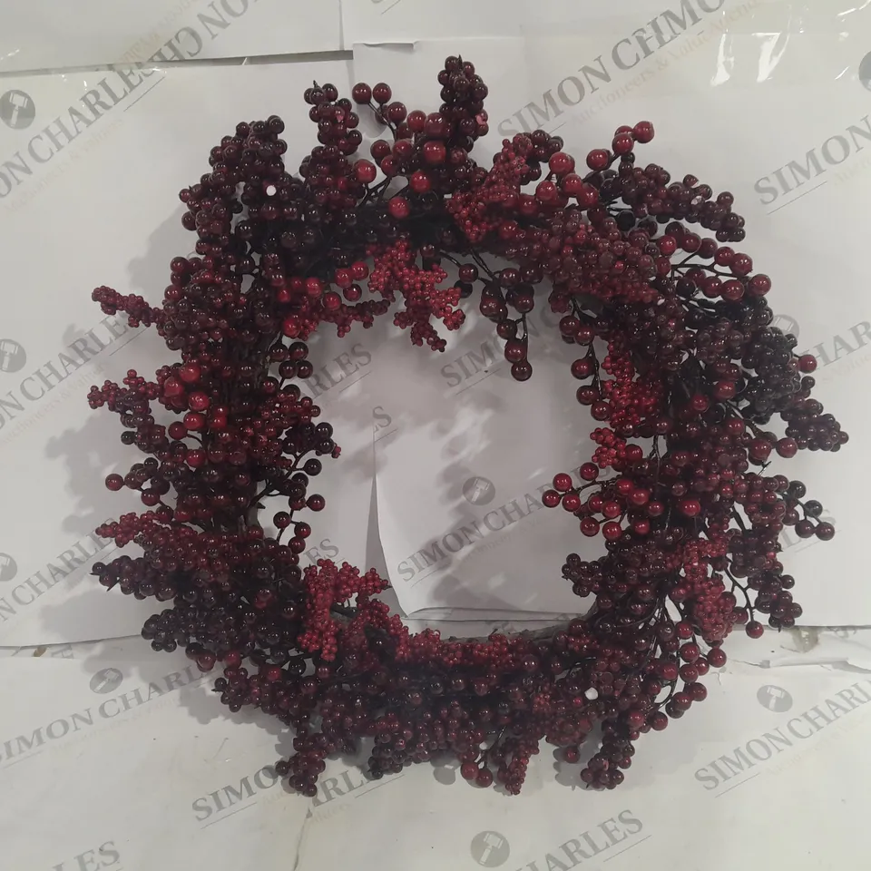 PRE-LIT MIXED BERRY WREATH