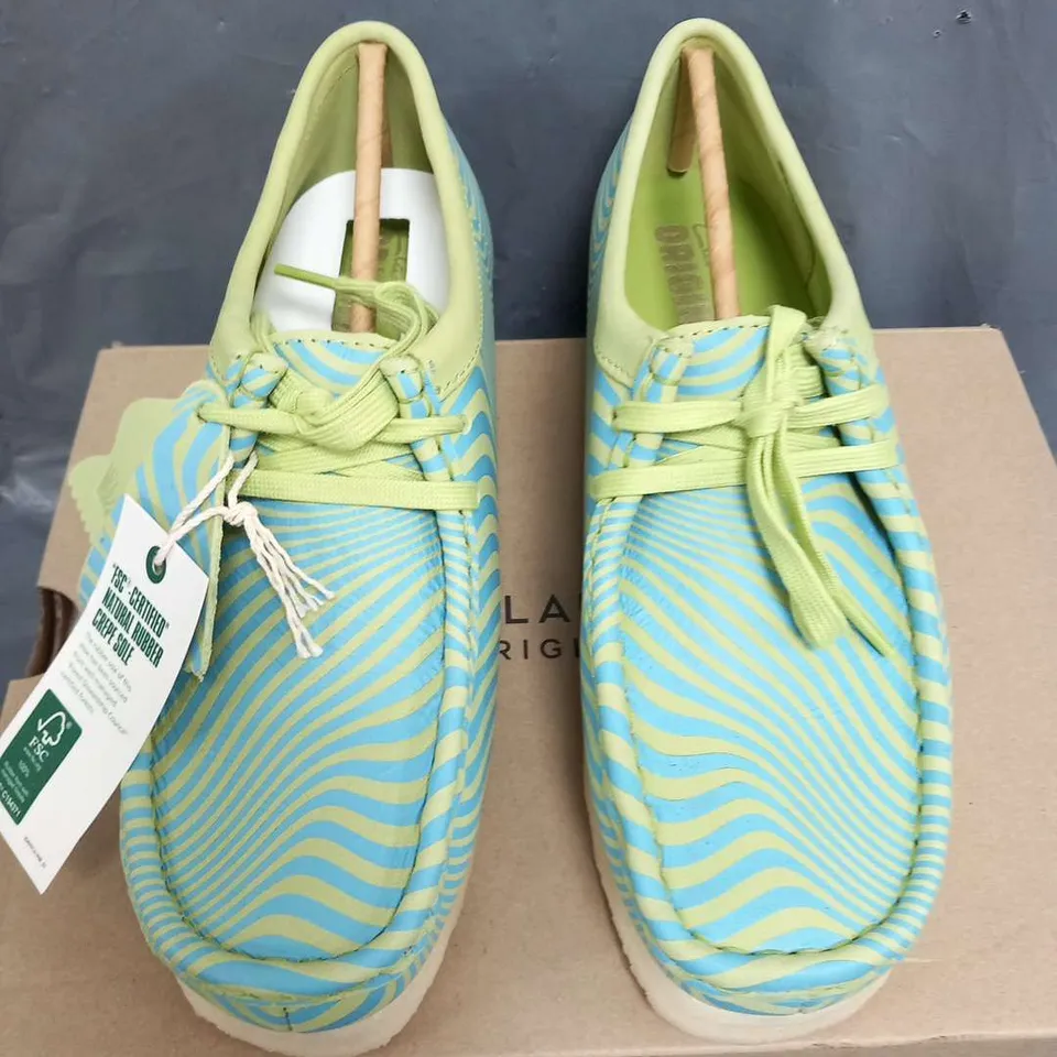 BOXED CLARKS ORIGINAL WALLABEE BLUE/LIME PRINT SIZE 6