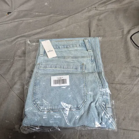 HOLLISTER LIGHT WASH JEANS – MEN’S UK 28W 32L