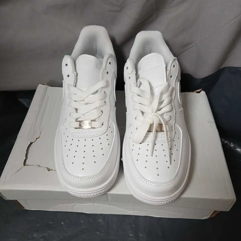NIKE AIR FORCE 1 '07 WHITE SNEAKERS – UK 4.5 (US 7) – BOXED