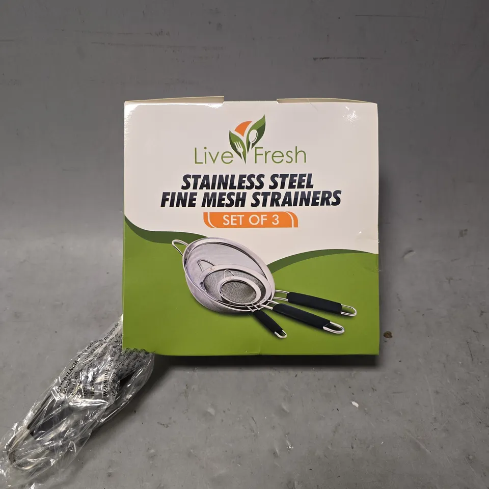 BOX OF APPROXIMATELY 12 LIVE FRESH STAINLESS STEEL FINE MESH STRAINERS 
