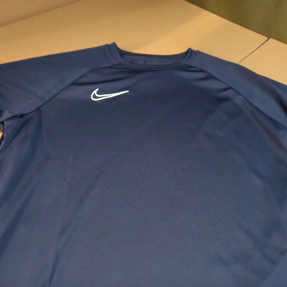 NIKE NAVY/LOGO FITNESS TOP - LARGE