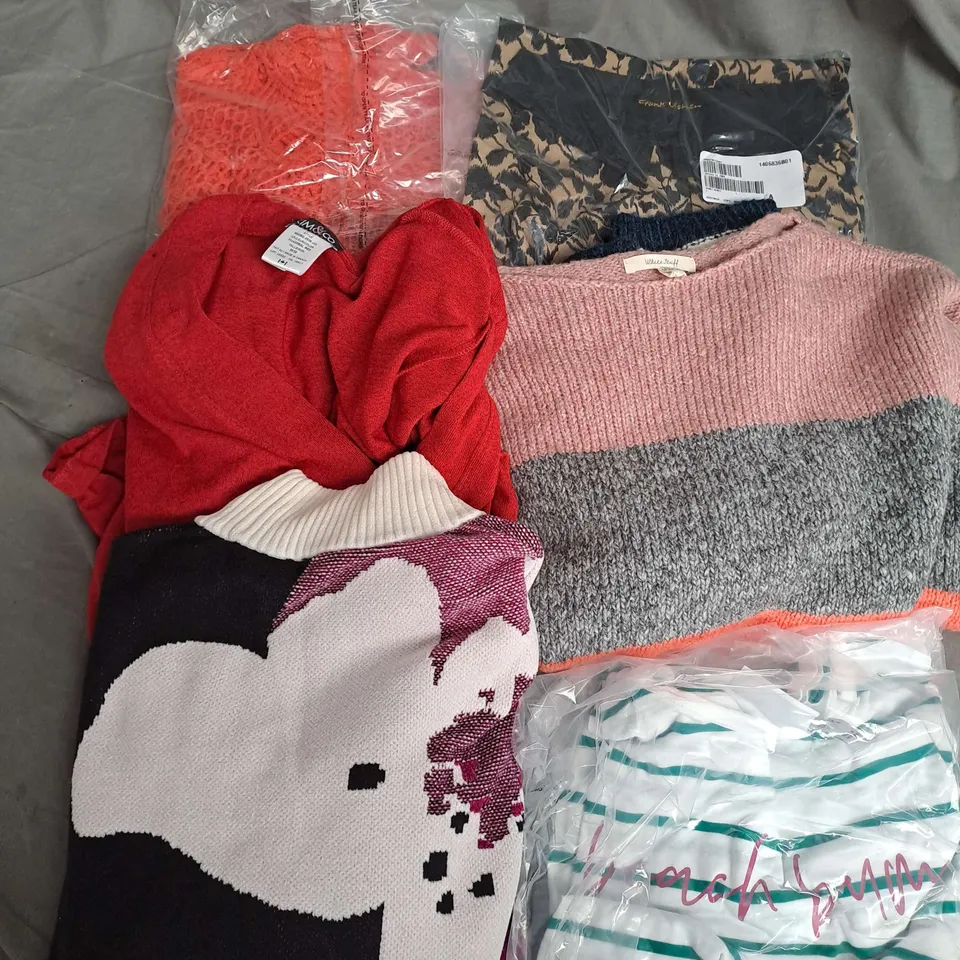 BOX OF APPROX 15 ASSORTED CLOTHING ITEMS TO INCLUDE - JUMPERS, CARDIGAN, SHIRT ETC