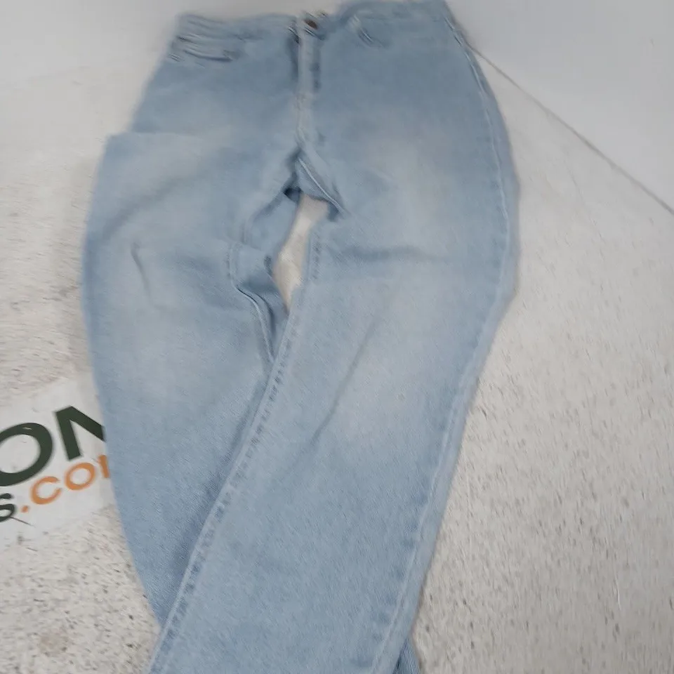 NEW LOOK WOMEN'S JEANS – LIGHT WASH DENIM, UK 12 (EU 40)