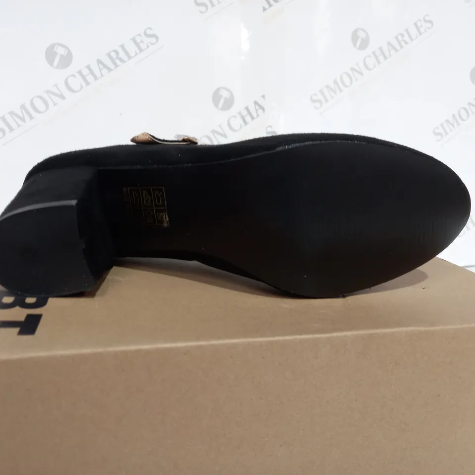 BOXED NO DOUBT DOLLY SHOES SUEDE - SIZE 6