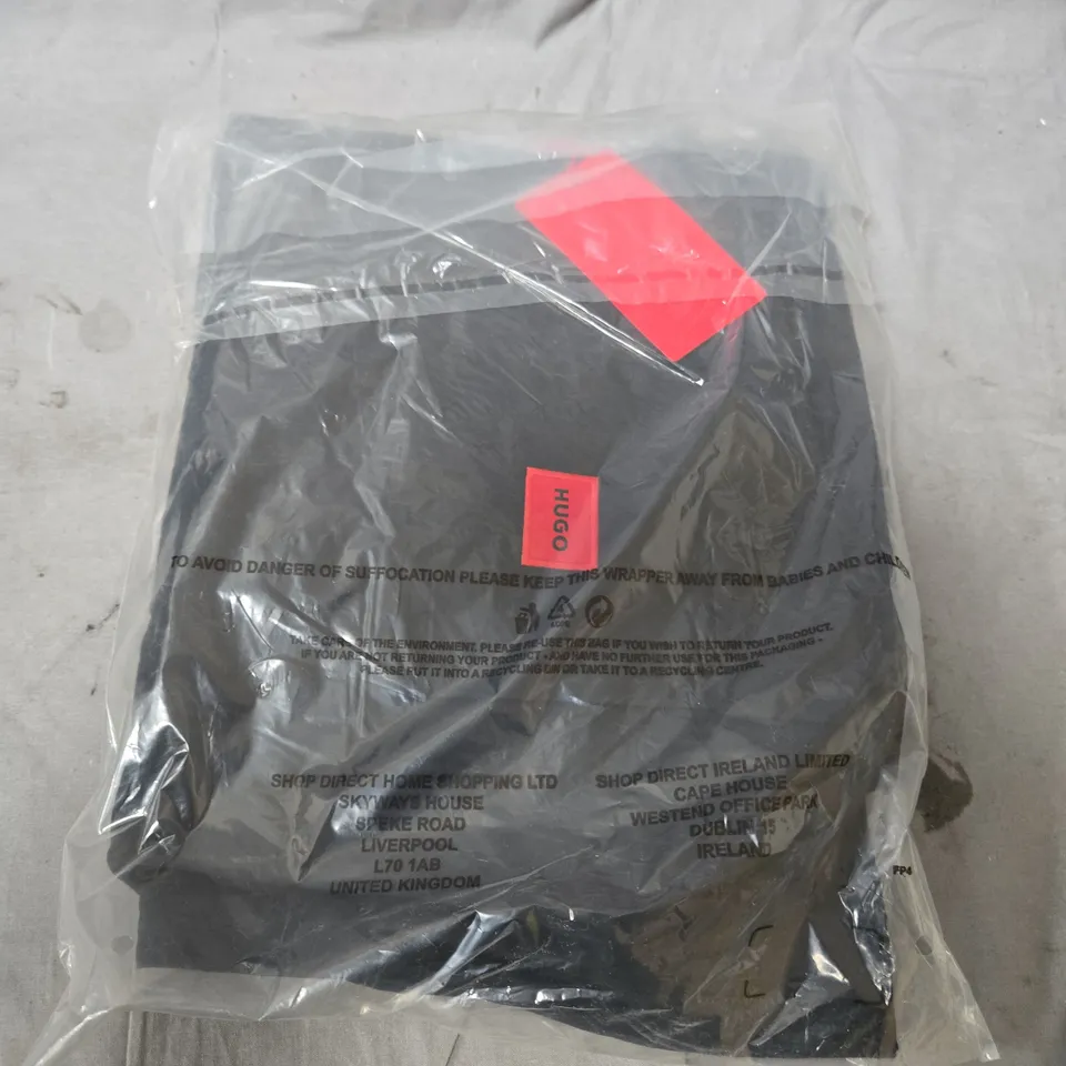 HUGO PATCH POCKET LOGO REGULAR FIT TOP – XL