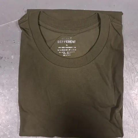 BUILT DIFFERENT CREW NECK T-SHIRT IN KHAKI SIZE XL