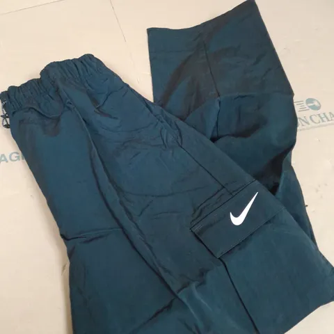 NIKE BLAC CARGO PANT SIZE S