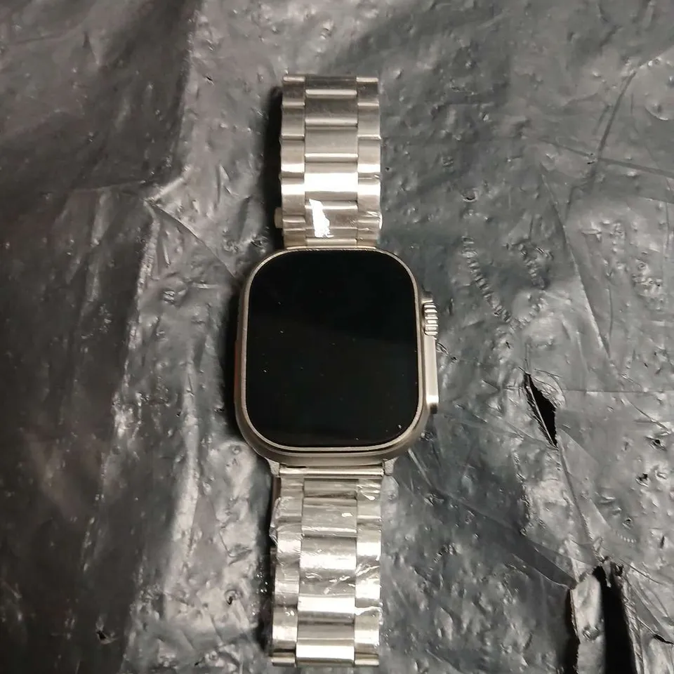SMARTWATCH ULTRA 49MM TITANIUM & CERAMIC CASE – STAINLESS STEEL BRACELET