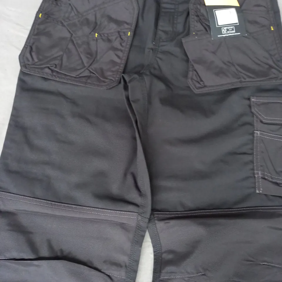 REGATTA HARDWARE HOISTER TROUSERS IN BLACK SIZE 32