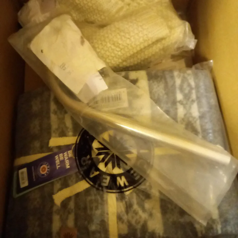 LOT OF APPROX 7 TO INCLUDE WOVEN BLANKET , BBQ COVER , CIGAR SHAPE SHARPENING STONE , ETC