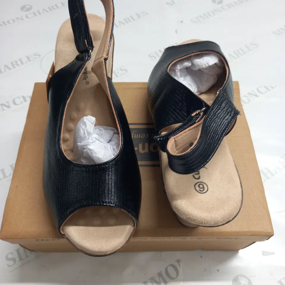 BOXED PAIR OF CUSHION WALK BLACK STRAPPY WEDGE HEELED SHOES - SIZE 6