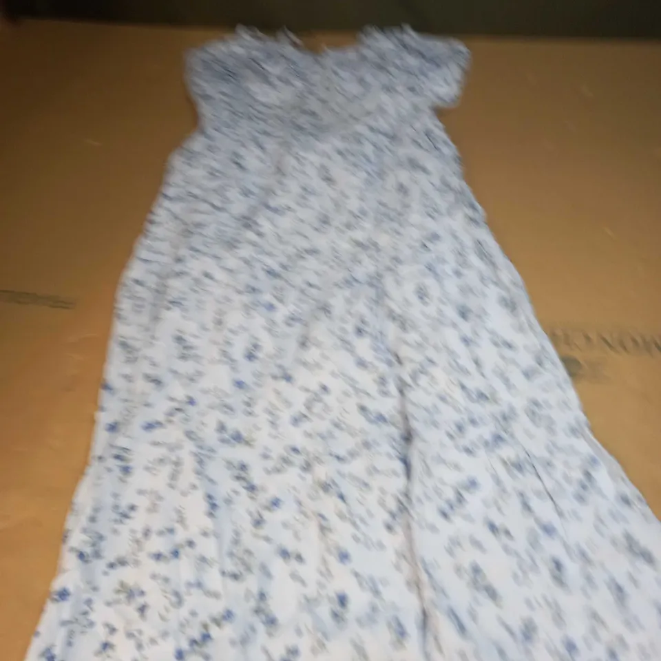 HOLLISTER FLORAL PATTERN DRESS SIZE M