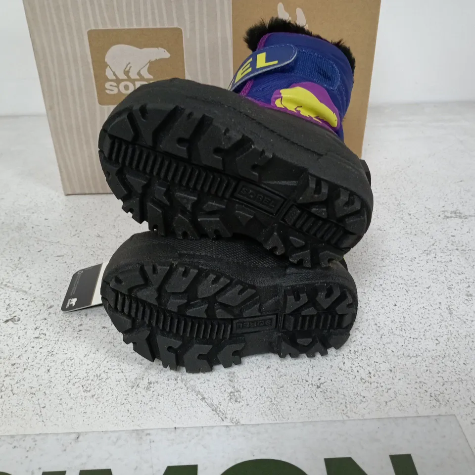 BOXED PAIR OF SOREL TODDLER SNOW COMMANDER BOOTS IN PURPPLE/BLACK - UK 4