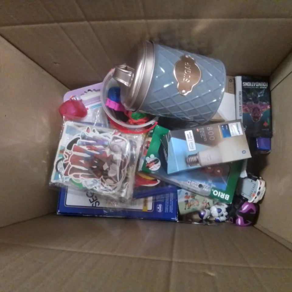 BOX OF ASSORTED ITEMS TO INCLUDE; AUVON KNEE PILLOW, ECOSAFETER NECK SUPPORT, SNOWSWIRL SANTA TELEPHONE BOX ETC