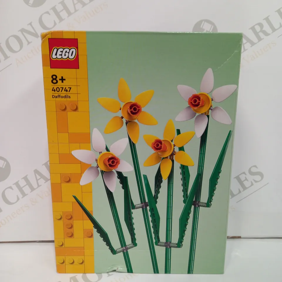 BOXED LEGO DAFFODILS - 40747