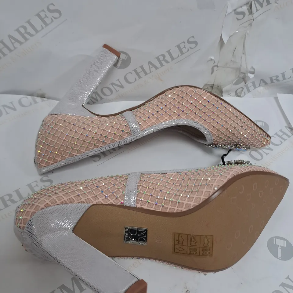 PAIR OF MODA IN PELLE KYLIEE COURT SHOES ROSE GOLD SIZE 7