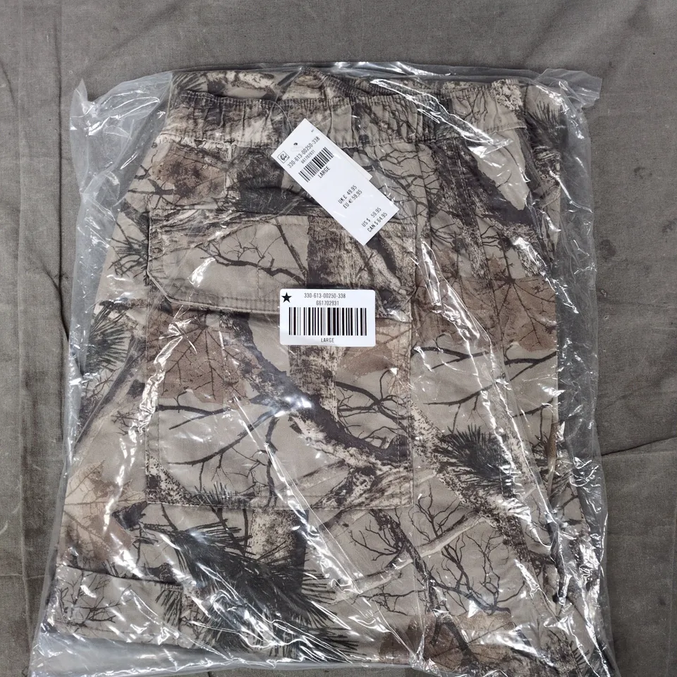 BAGGED HOLLISTER BAGGY PULL-ON CAMO UTILITY PANTS SIZE LARGE