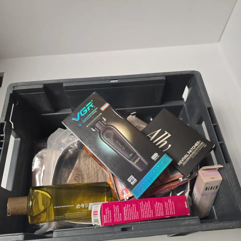 TOTE OF APPROXIMATELY 10 ASSORTED BEAUTY PRODUCTS INCLUDING NIZORAL ANTI DANDRUFF TREATMENT, ARRANBATH & SHOWER GEL AND VGR PROFESSIONAL HAIR TRIMMER