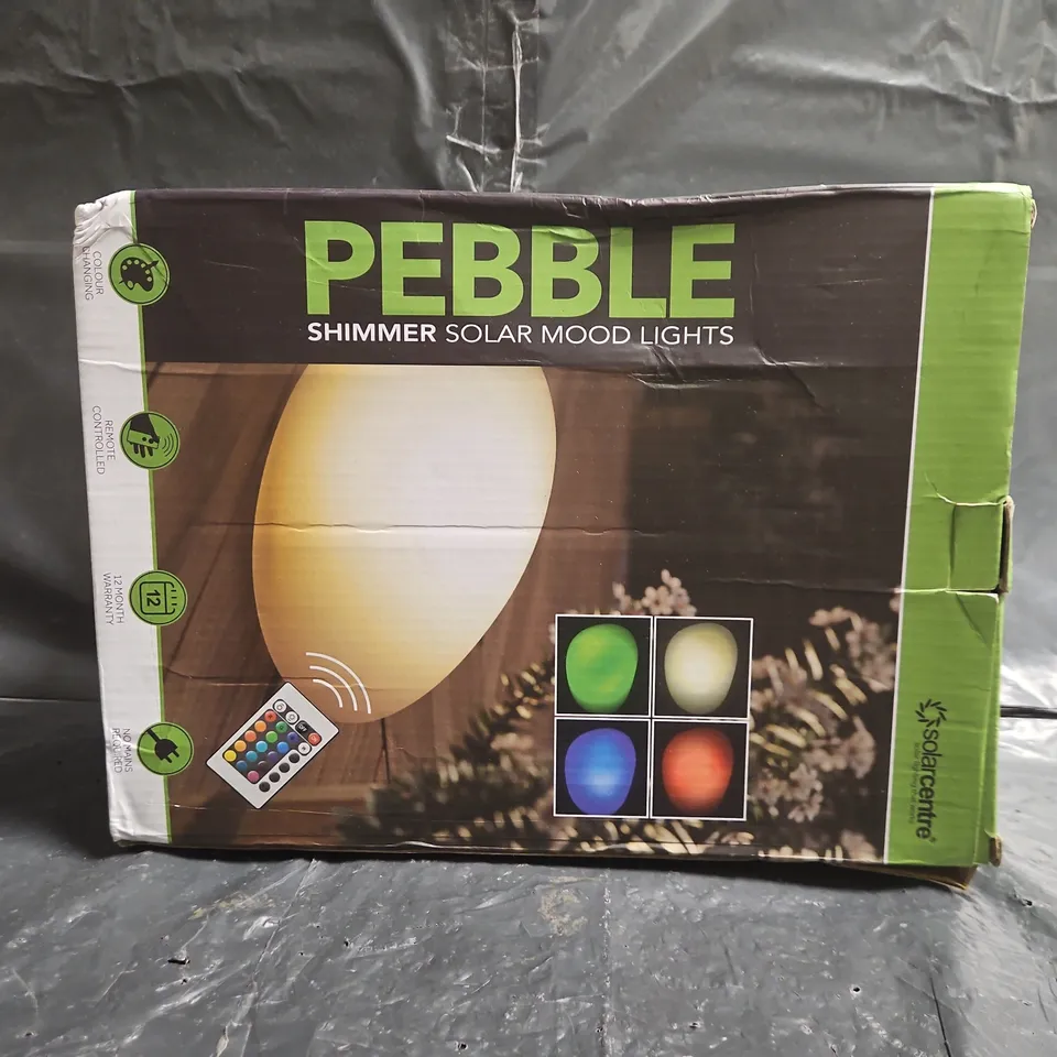 BOX OF APPROXIMATELY 10 ASSORTED HOUSEHOLD ELECTRICAL ITEMS TO INCLUDE PEBBLE SHIMMER SOLAR MOOD LIGHTS, ETC - COLLECTION ONLY