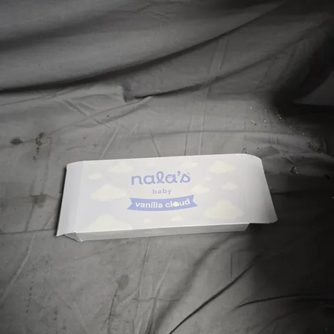 APPROXIMATELY 15 ASSORTED HEALTH & BEAUTY PRODUCTS INCLUDING NALAS BABY VANILLA CLOUD , BATH BRUSH AND LILLETS TEENS DAY PADS 