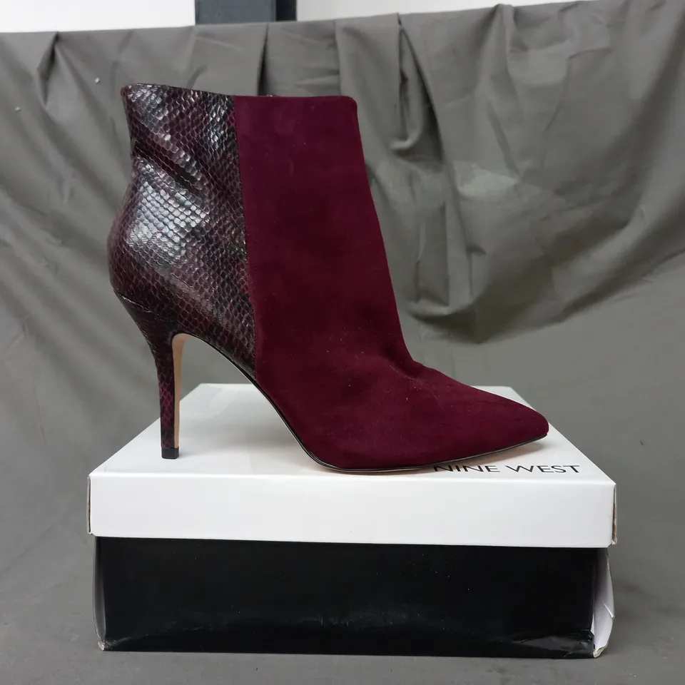 BOXED PAIR OF NINE WEST FLAGSHIP SYNTHETIC ANKLE BOOTS IN WINE SIZE 10