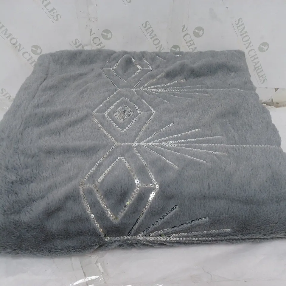 BOXED JULIEN MCDONALD GREY FLEECE BLANKET WITH SEQUIN DETAIL