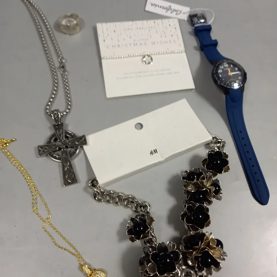 BOX OF ASSORTED JEWLERY APPROXIMATELY 20 TO INCLUDE WATCH, NECKLACE, BRACELET ETC