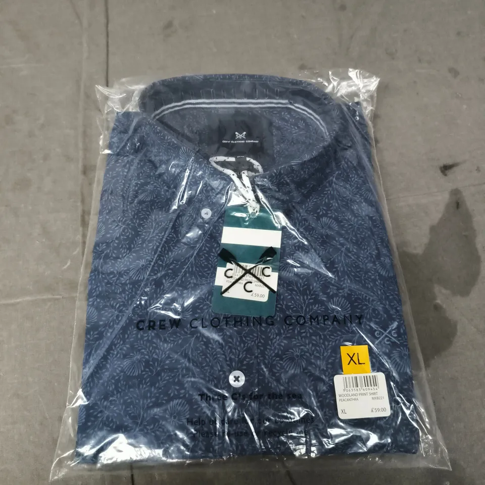 CREW CLOTHING COMPANY WOODLAND PRINT SHIRT – XL (MEN'S)