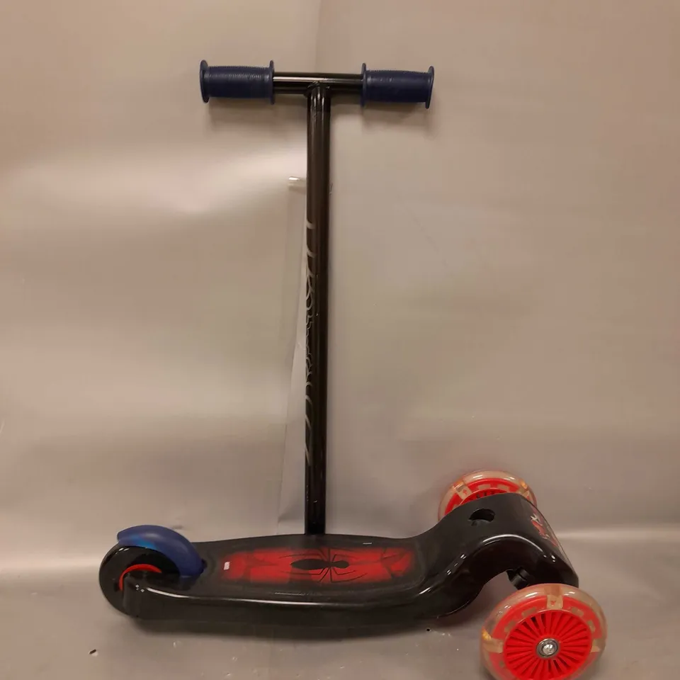 SPIDERMAN TILT N TURN - LIGHT UP WHEELS