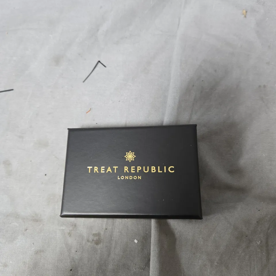 TREAT REPUBLIC SECRET MESSAGE ENVELOPE NECKLACE - GOLD